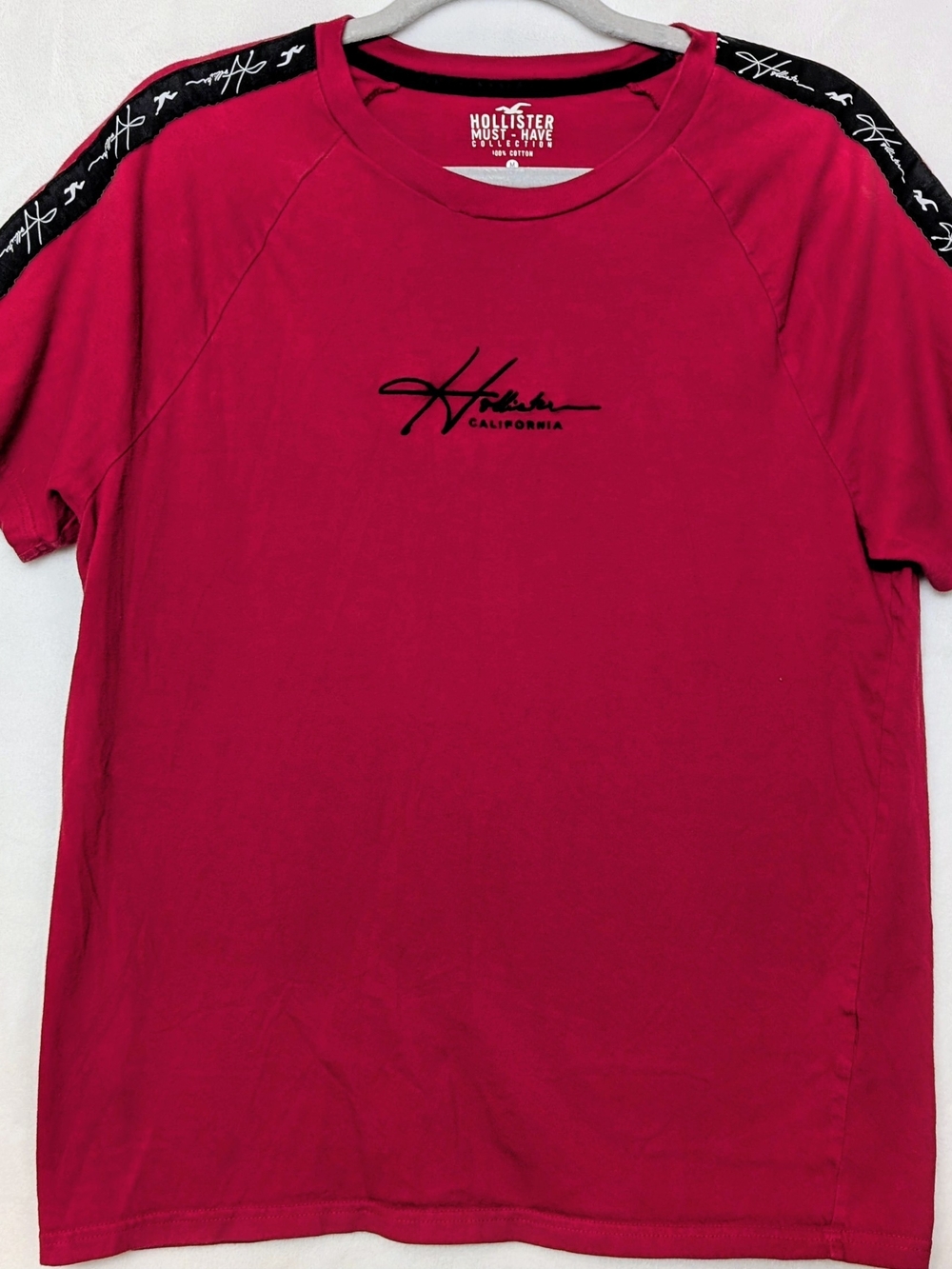 Hollister Men's Red Logo Crewneck T-Shirt
